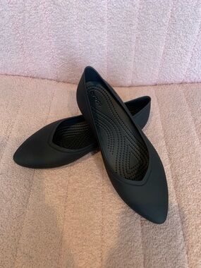 CROCS Black Women's Pointed Toe Ballet Flats